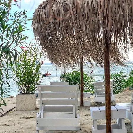 Ema Del Mar - Meraki Mamaia Aparthotel