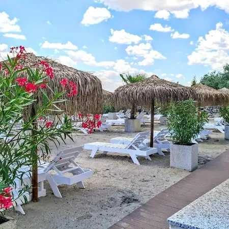 Ema Del Mar - Meraki Mamaia Aparthotel 4*